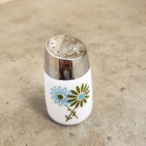 Starline milk glass vintage 50's pepper shaker  Only pepper shaker